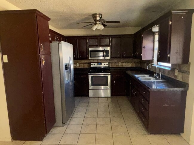 109 E Blancas Dr in Copperas Cove, TX - Foto de edificio - Building Photo