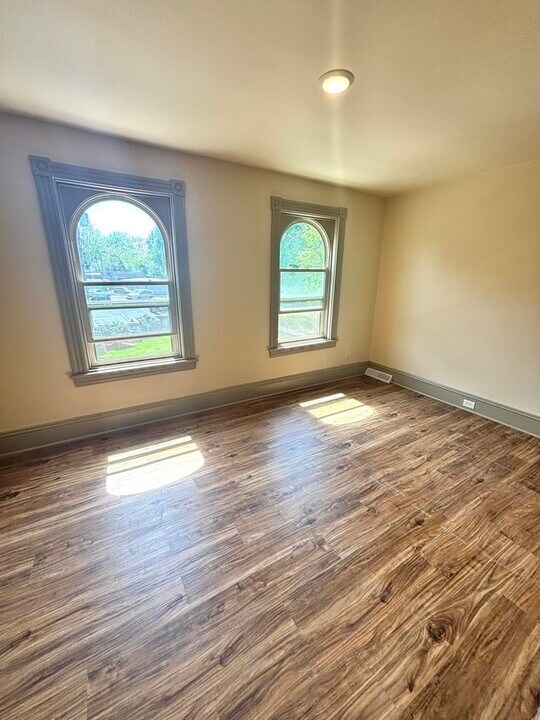 465 E Strawberry St in Lancaster, PA - Building Photo