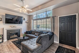 8199 Welby Rd in Denver, CO - Foto de edificio - Building Photo