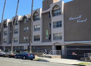 Russell Court Apartments in Los Angeles, CA - Building Photo - Building Photo