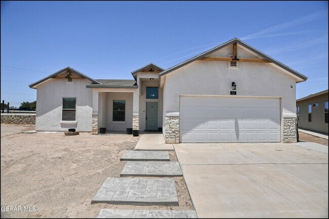 617 Charles Heinrich St in Socorro, TX - Building Photo - Building Photo