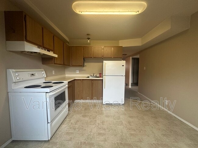 property at 1095 Monterey Ct