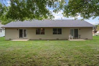 1108 Cobblestone Dr, Unit Cobblestone Duplex in Edwardsville, IL - Foto de edificio - Building Photo