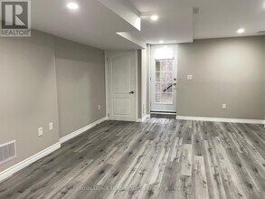 1600 Stevenson St in Milton, ON - Building Photo - Building Photo