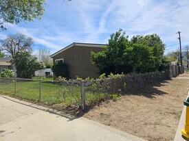 228 W E St in Tehachapi, CA - Building Photo