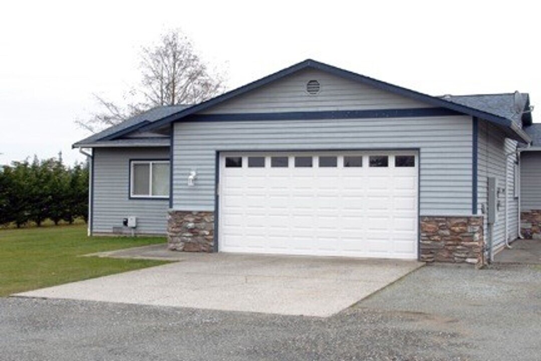 18419 40th Ave NW in Stanwood, WA - Building Photo