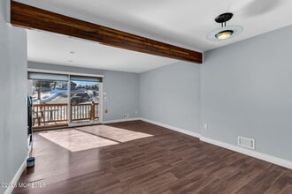 54 Ellen Heath Dr in Matawan, NJ - Building Photo - Building Photo