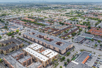 Focsa Condo in Hialeah, FL - Foto de edificio - Building Photo