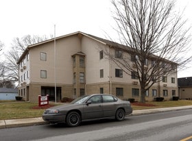 Mount Paran Square Apartments in Indianapolis, IN - Building Photo