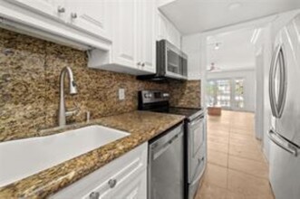 2424 SE 17th St, Unit 202B in Fort Lauderdale, FL - Foto de edificio - Building Photo