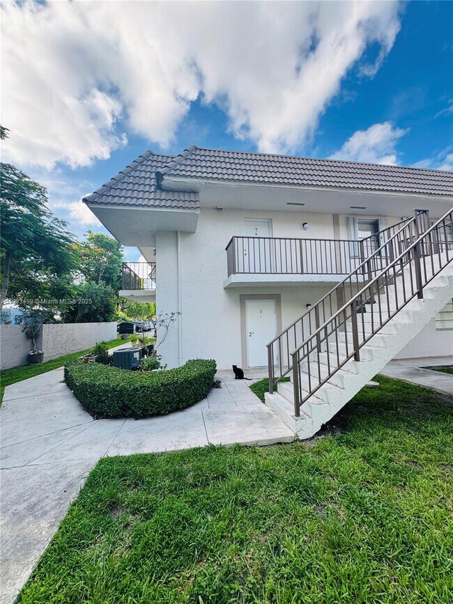 6961 SW 129th Ave in Miami, FL - Building Photo - Building Photo