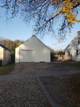 410 9th Ave SE in Jamestown, ND - Building Photo - Building Photo