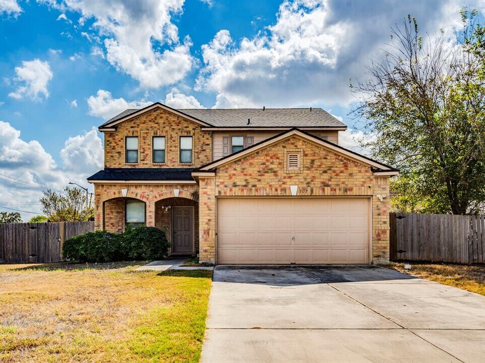 101 Pimlico in Kyle, TX - Building Photo