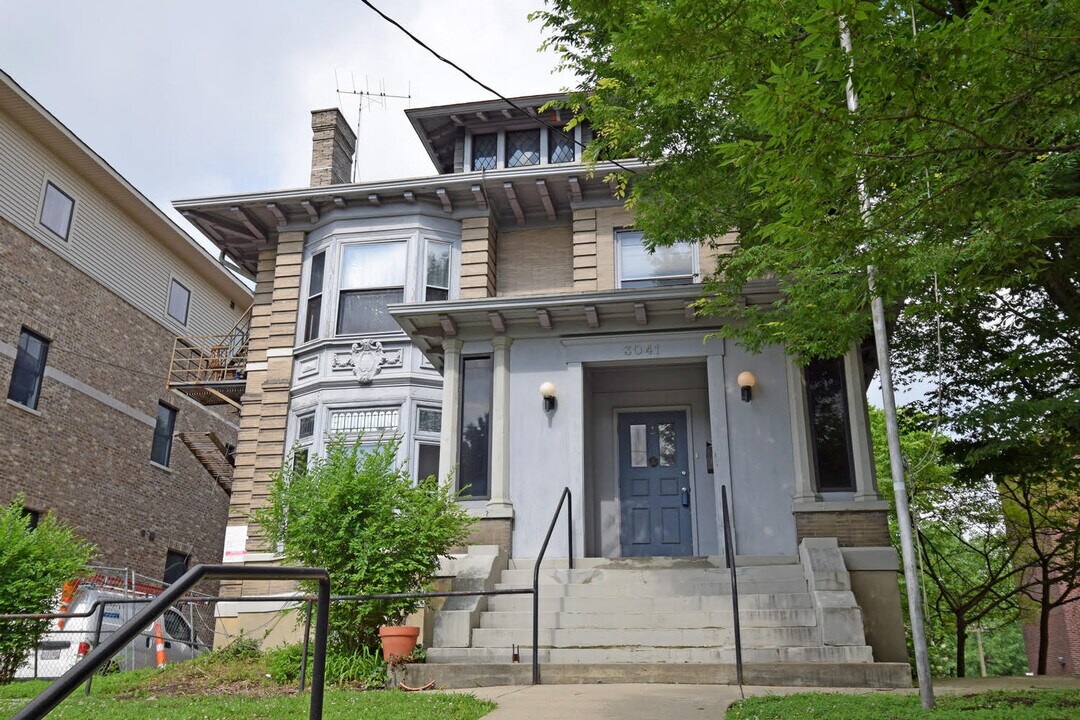 3041 Clifton Ave, Unit 1 in Cincinnati, OH - Building Photo