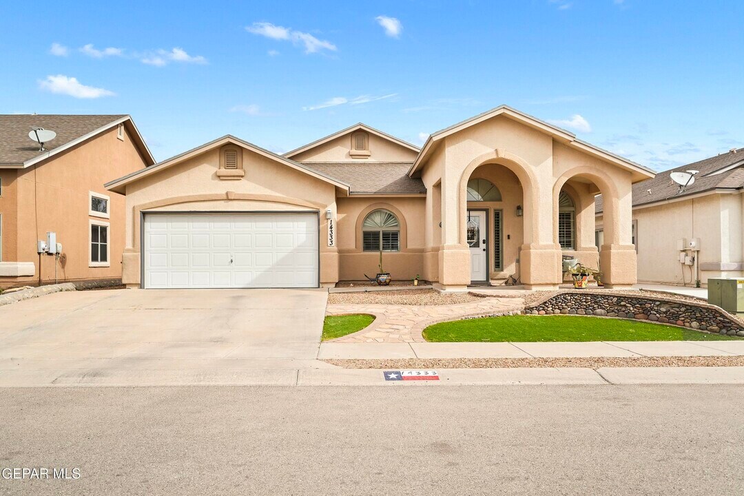 14333 Apache Point Dr in El Paso, TX - Building Photo