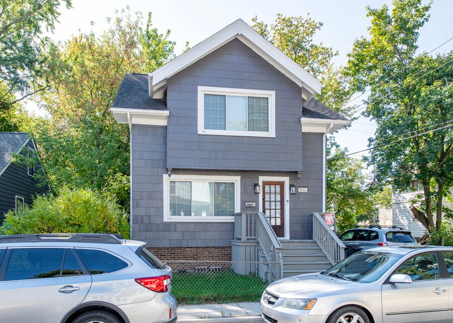 806 Sylvan Ave in Ann Arbor, MI - Building Photo