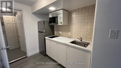 70 Hawthorne Crescent in Barrie, ON - Building Photo - Building Photo