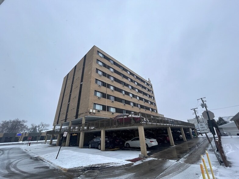 7300 W North Ave, Unit 4A in Elmwood Park, IL - Building Photo