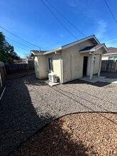 1592 Oxford Way in Stockton, CA - Building Photo - Building Photo