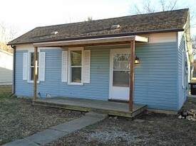 206 12th St in Ogden, KS - Building Photo