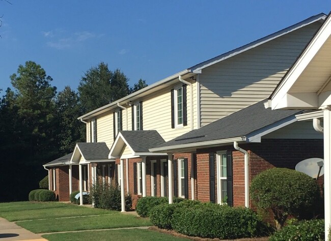 Pinebrook Apartments in Perry, GA - Building Photo - Primary Photo