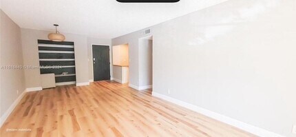 6500 Cypress Rd, Unit 211 in Plantation, FL - Building Photo - Building Photo