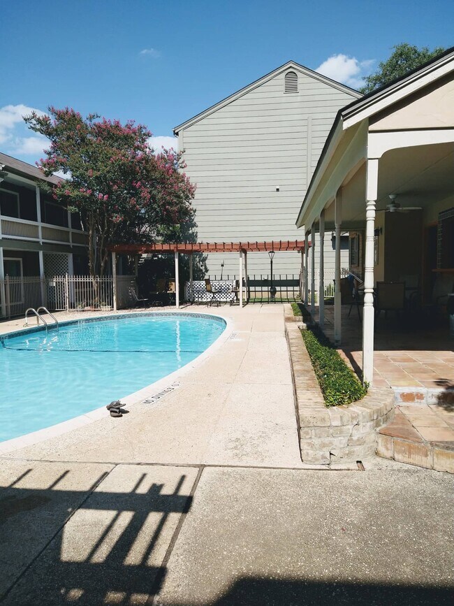 2300 Nacogdoches Rd Rentals in San Antonio, TX