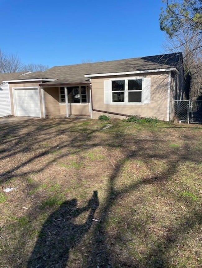 property at 1648 S Maple Ave