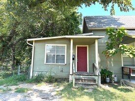 2416 Graham St in Paris, TX - Building Photo