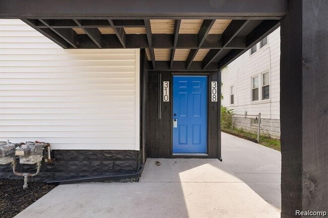 310 E Harry Ave in Hazel Park, MI - Building Photo - Building Photo
