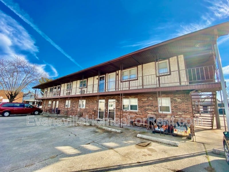 1012 Mary St in Evansville, IN - Building Photo