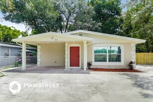 9313 N 16th St in Tampa, FL - Building Photo