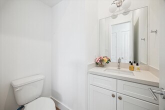 845 Elkhart St in Houston, TX - Building Photo - Building Photo