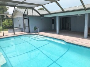 8305 12th Ave Dr NW in Bradenton, FL - Building Photo - Building Photo