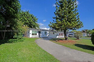 6117 NW 27th St in Margate, FL - Building Photo