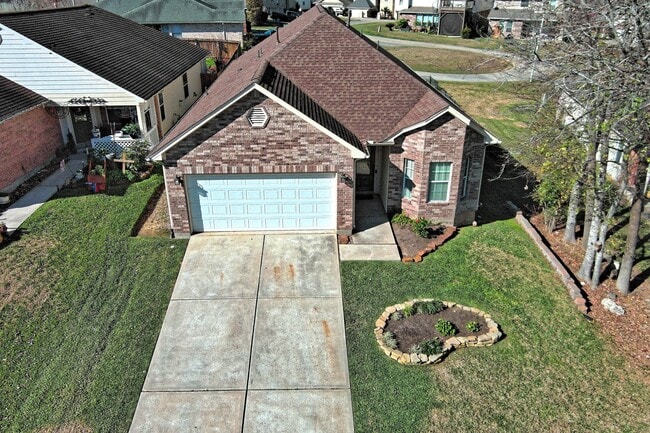 108 Cove Cir in Montgomery, TX - Building Photo - Building Photo