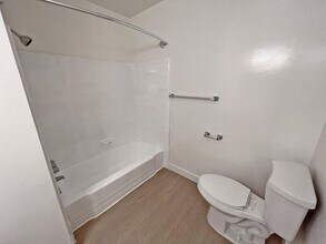 225 Montana Ave, Unit 306 in Santa Monica, CA - Foto de edificio - Building Photo