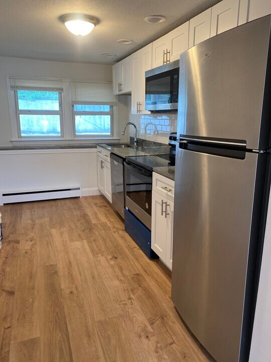 121 Cambridge Rd, Unit B2 in Woburn, MA - Foto de edificio