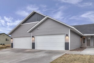 1987 Southridge Ave in Menomonie, WI - Building Photo