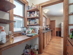 54 Upland Rd, Unit 2 in Somerville, MA - Foto de edificio - Building Photo