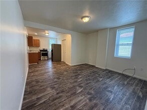 571 Kendall Ave in Lyndora, PA - Building Photo - Building Photo