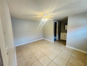 1310 Lexington Ct in Tampa, FL - Building Photo - Building Photo