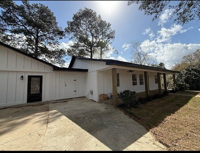 property at 81 Lakeview Dr