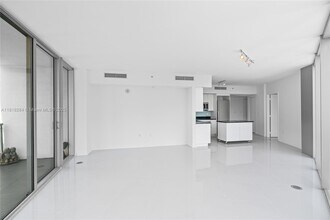 92 SW 3rd St in Miami, FL - Building Photo - Building Photo