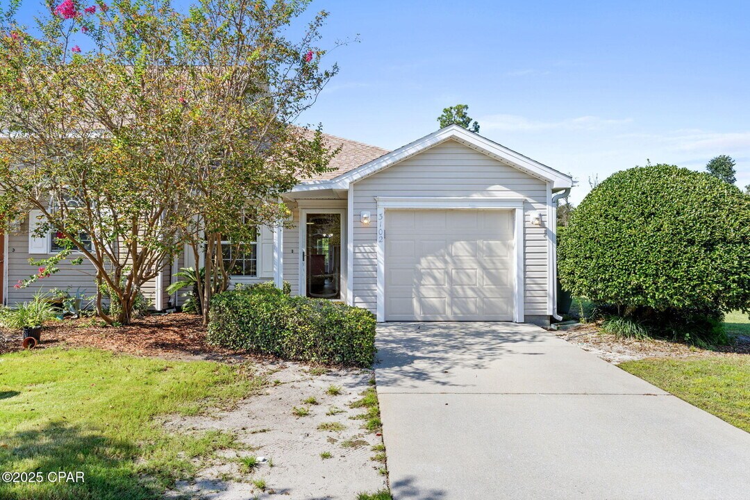 3102 Meadow St in Lynn Haven, FL - Building Photo