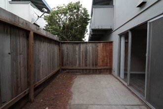 2220 Lake Rd in Belmont, CA - Building Photo - Building Photo