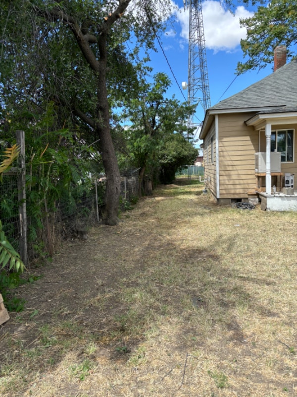 property at 707 N 12th Ave