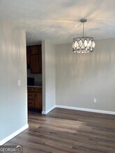 5882 Sheldon Ct in Atlanta, GA - Foto de edificio - Building Photo