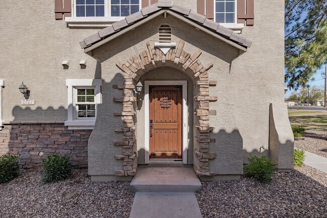 2127 E Huntington Dr in Phoenix, AZ - Building Photo - Building Photo