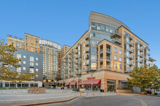 One Independence Plaza in Hyattsville, MD - Building Photo - Building Photo